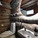 Classic Log Ski-in Ski-out לוי