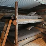 Classic Log Ski-in Ski-out לוי