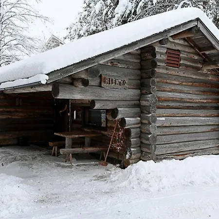 Classic Log Ski-in Ski-out Apartment